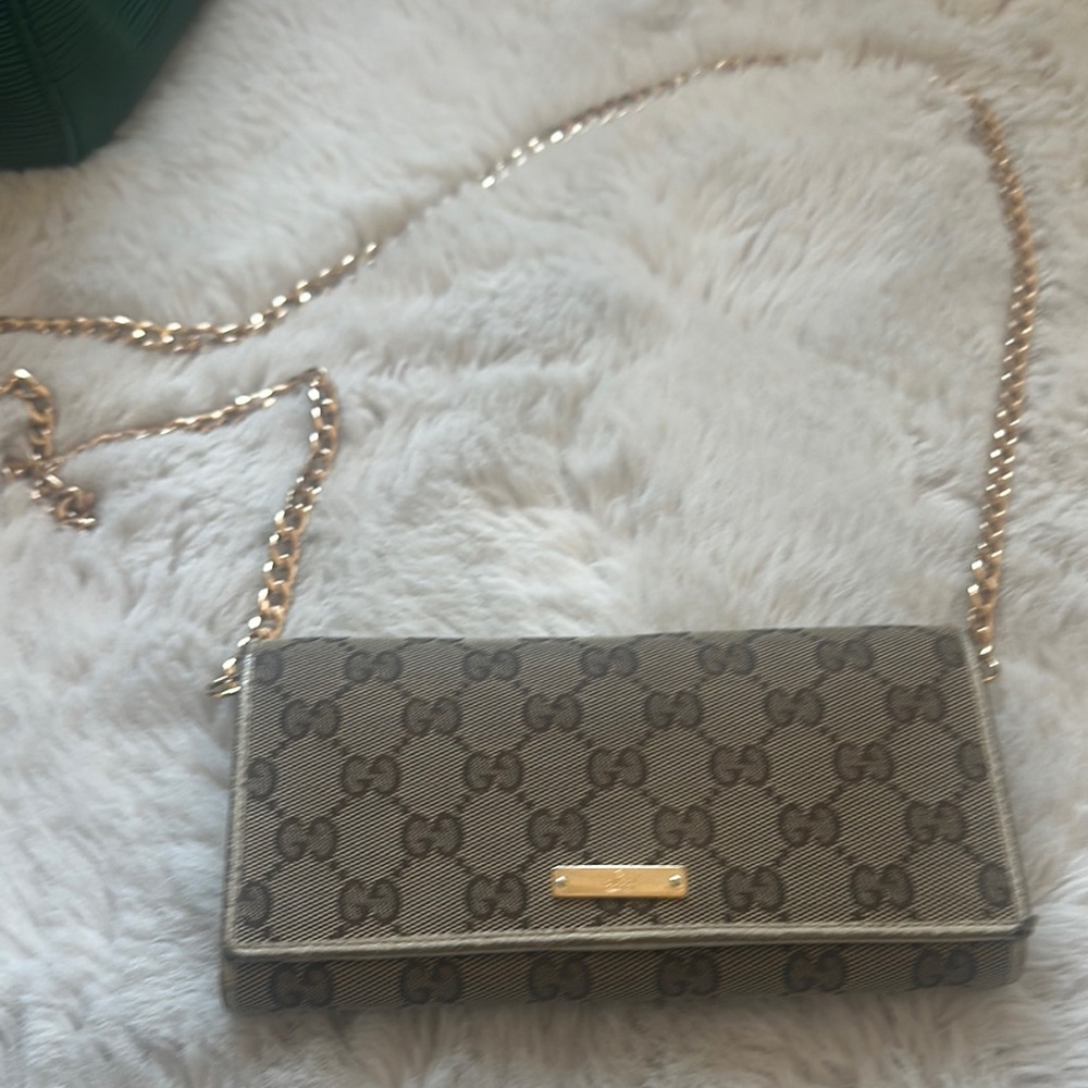 Authentic Gucci Beige Crossbody wallet on chain